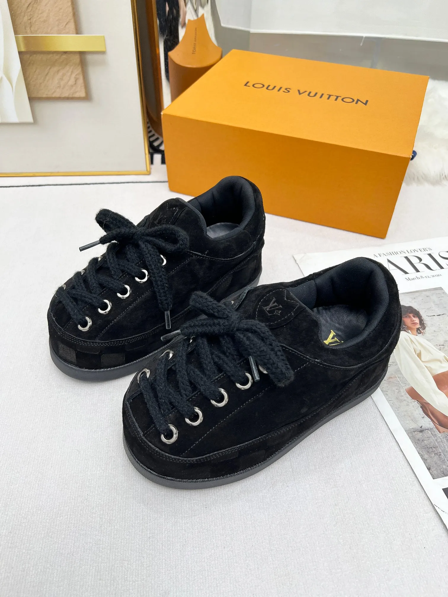 👟👟Ex-factory price 660👟👟 louis vuitton (Louis Vuitton/lv)🔍Autumn and winter~Ugly little chubby, new shoe style YETI🔥🔥🔥🔥 Super street-style bread shoes are here! ! ! Chubby is so cute~💞 What a great tool for showing off slim legs! The inner height is increased by 5 cm, the legs are longer and thinner, and the beef tendon bottom is super comfortable, suitable for couples 💞💞💞💞 Fabric: imported high mercerized ox velvet embossed craftsmanship Number of yards: 35-45 yards (46🉑custom-made, non-returnable)